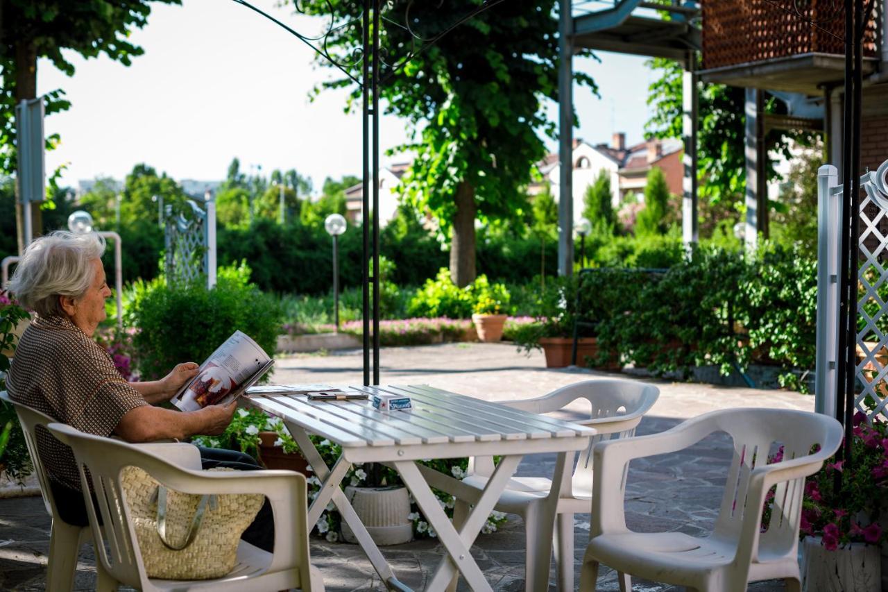 Hotel Astor Modena Exterior photo