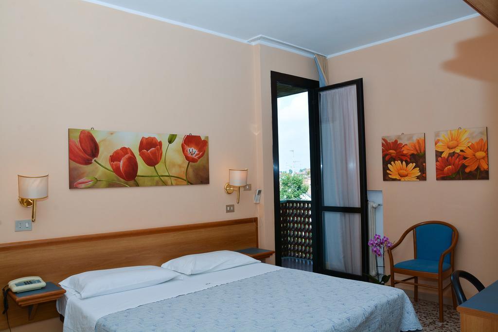 Hotel Astor Modena Room photo